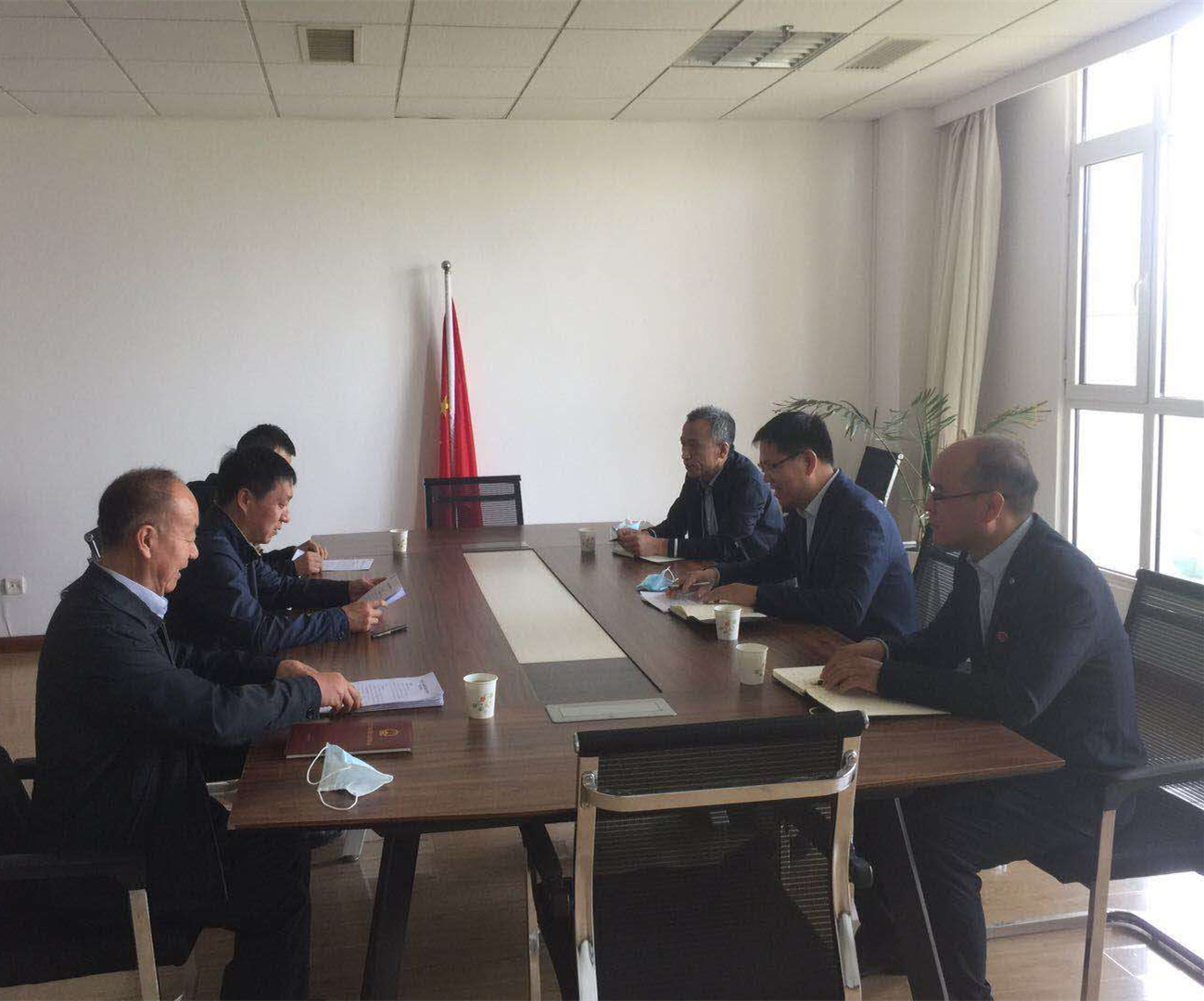 海航航校董事長張?zhí)爝恍邪菰L中衛(wèi)市市長李曉波