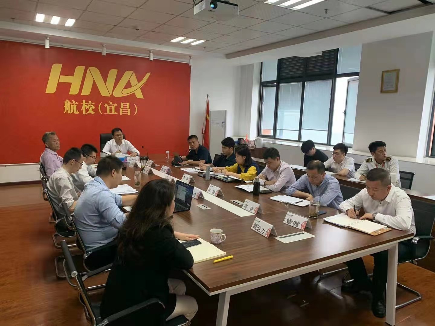 海航航校召開安全專題會——深入學(xué)習(xí)和貫徹民航部門關(guān)于通航的系列重要文件和指示要求