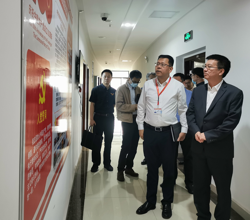 民航湖北監(jiān)管局江濤局長一行蒞臨海航航校 開展安全督導(dǎo)和談心談話 